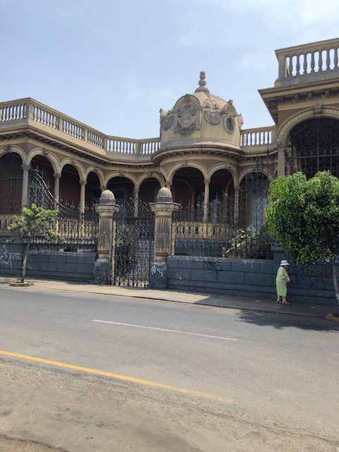 Walking in Barranco 20 JAN 2019